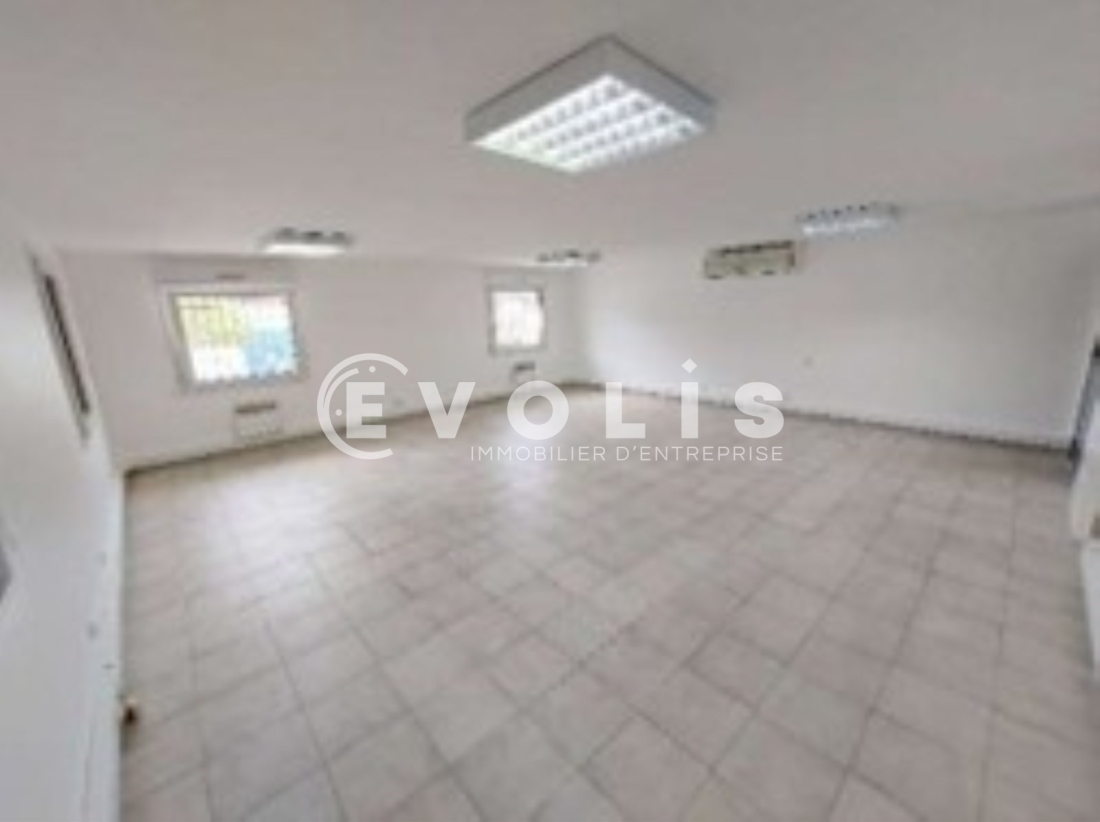 Photo 14 – location Entrepôts / activités	TOUSSIEU (69780)