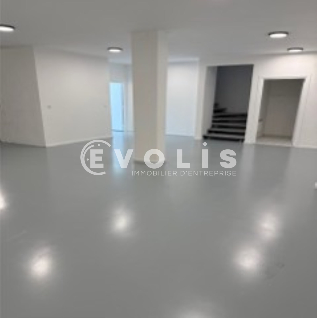Photo 3 – location Entrepôts / activités	VILLENEUVE LA GARENNE (92390)