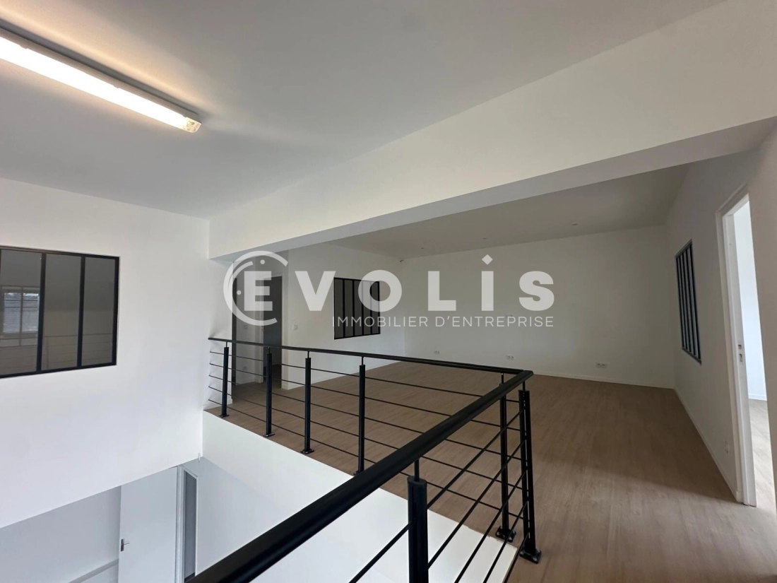 Photo 5 – location Entrepôts / activités	VILLENEUVE LA GARENNE (92390)