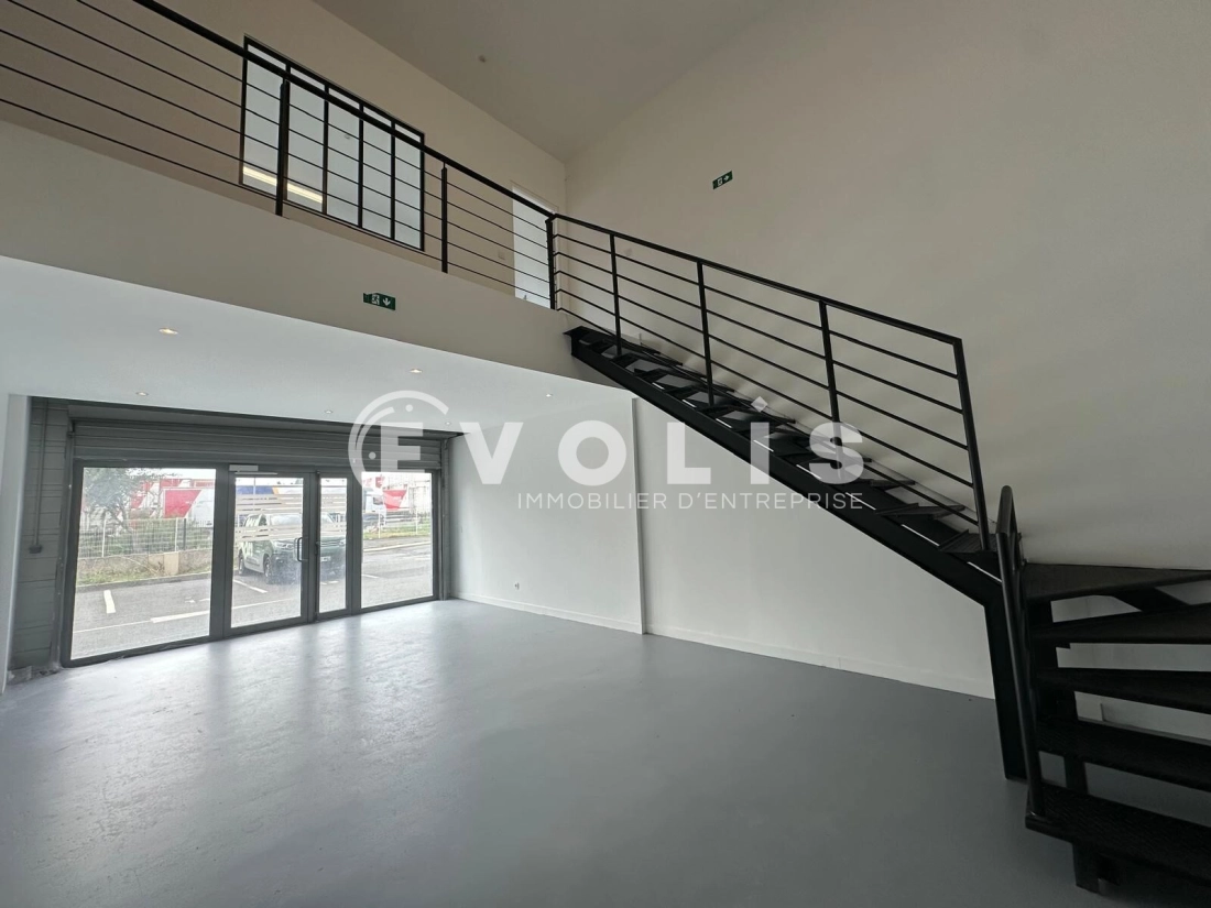 Photo 4 – location Entrepôts / activités	VILLENEUVE LA GARENNE (92390)