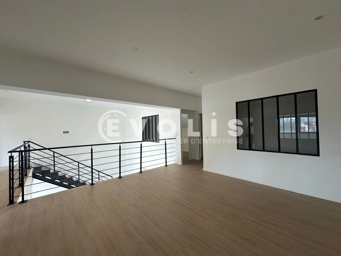 Photo 13 – location Entrepôts / activités	VILLENEUVE LA GARENNE (92390)