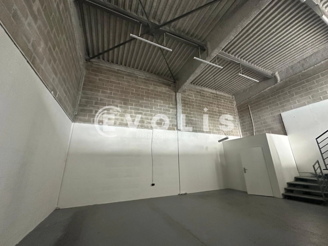 Photo 8 – location Entrepôts / activités	VILLENEUVE LA GARENNE (92390)