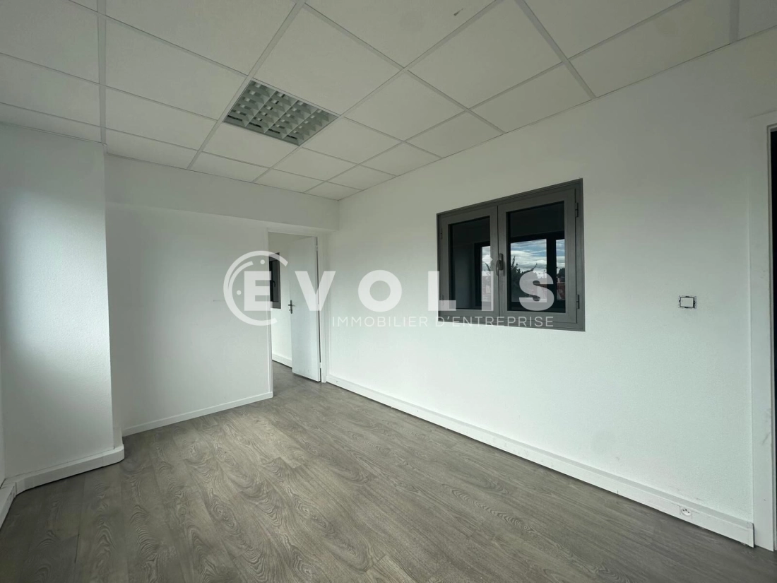 Photo 14 – location Entrepôts / activités	VILLENEUVE LA GARENNE (92390)