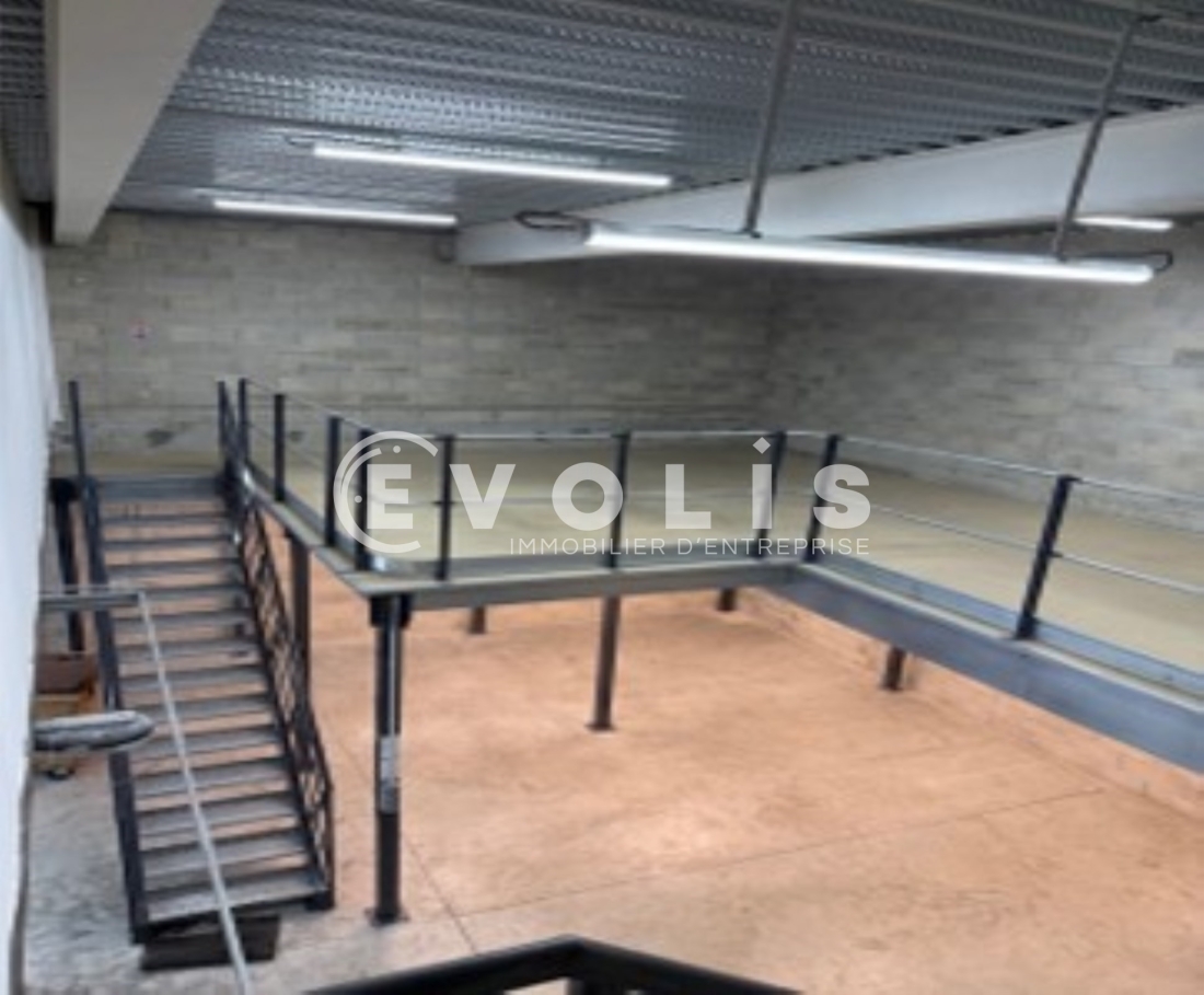 Photo 2 – location Entrepôts / activités	VILLENEUVE LA GARENNE (92390)