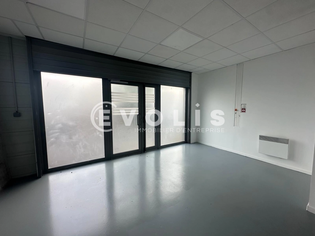 Photo 10 – location Entrepôts / activités	VILLENEUVE LA GARENNE (92390)