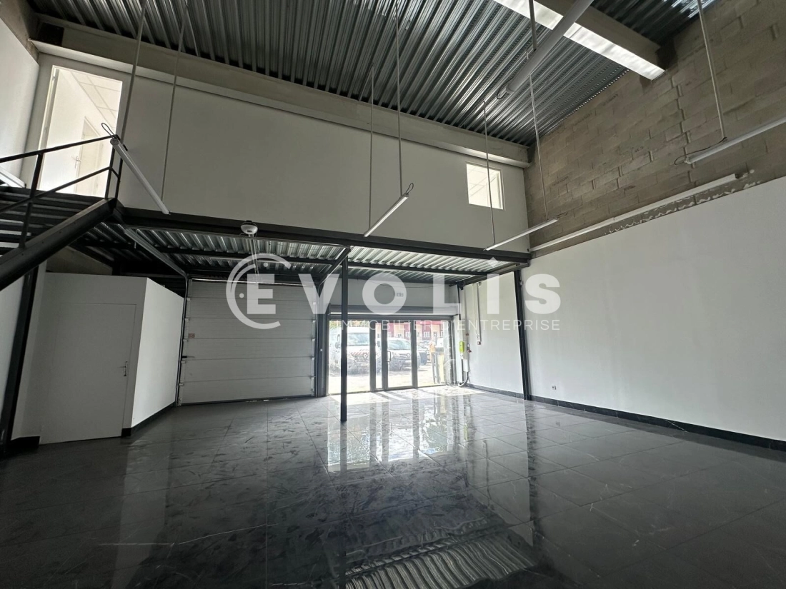 Photo 5 – location Entrepôts / activités	VILLENEUVE LA GARENNE (92390)