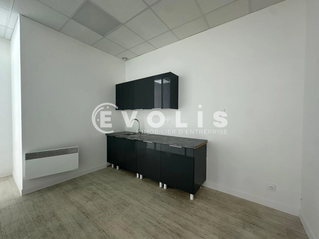 Photo 8 – location Entrepôts / activités	VILLENEUVE LA GARENNE (92390)