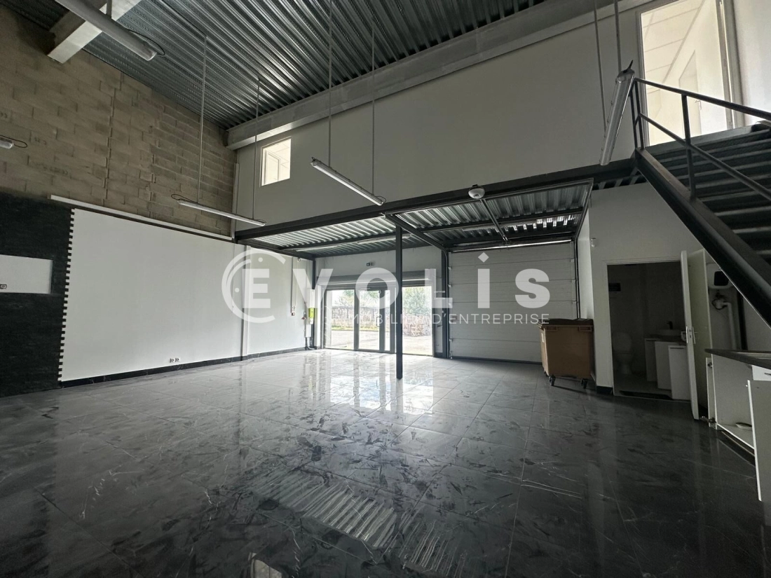 Photo 4 – location Entrepôts / activités	VILLENEUVE LA GARENNE (92390)