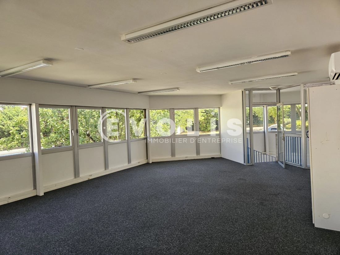 Photo 7 – location Entrepôts / activités	PALAISEAU (91120)