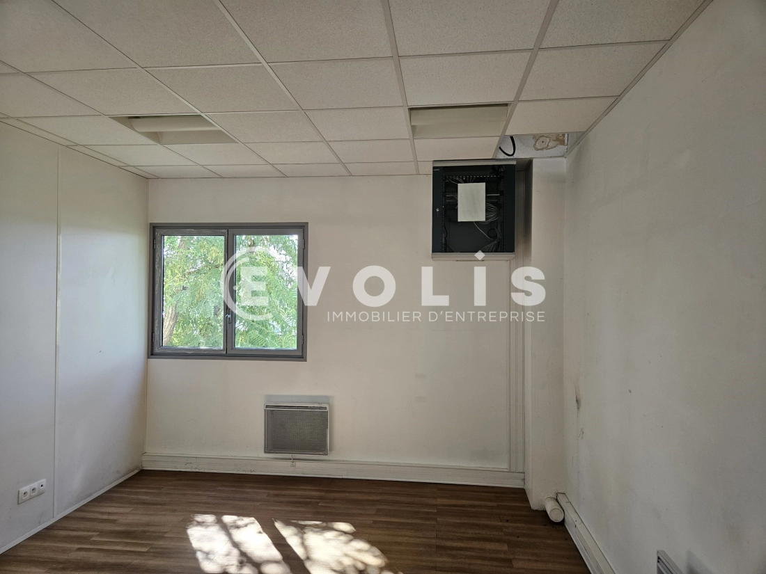 Photo 6 – location Entrepôts / activités	PALAISEAU (91120)