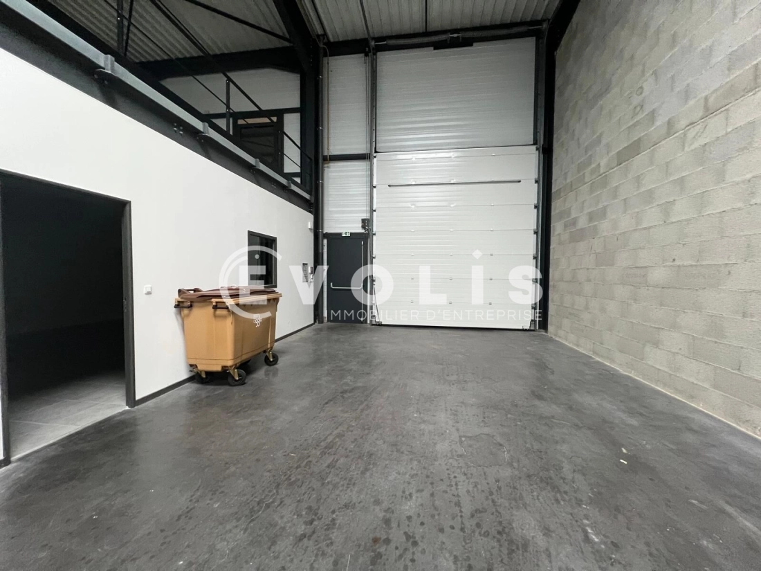 Photo 4 – location Entrepôts / activités	VILLEFRANCHE SUR SAONE (69400)