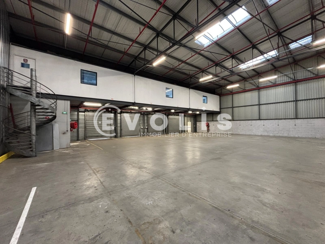 Photo 15 – location Entrepôts / activités	MIONS (69780)