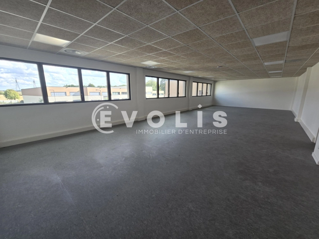 Photo 6 – location Entrepôts / activités	MARCOUSSIS (91460)