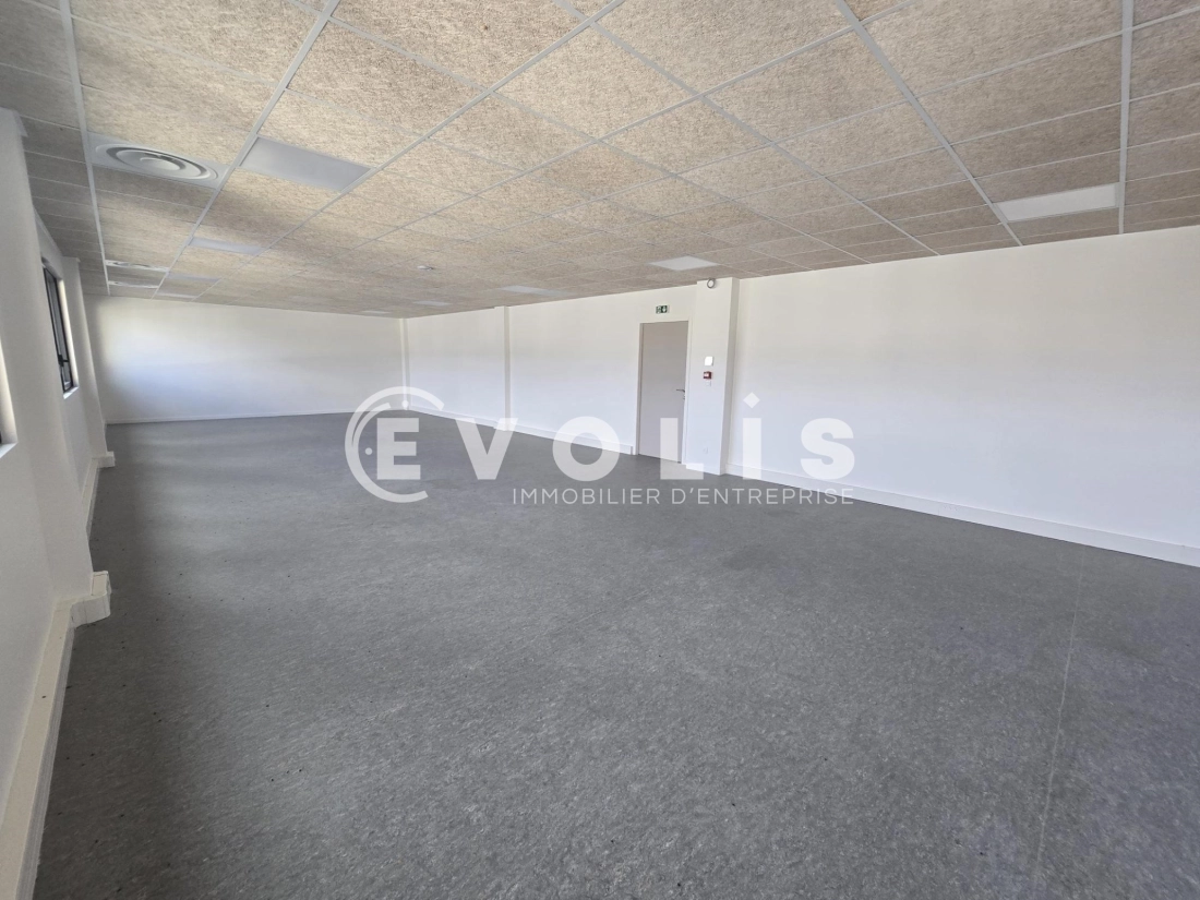 Photo 7 – location Entrepôts / activités	MARCOUSSIS (91460)