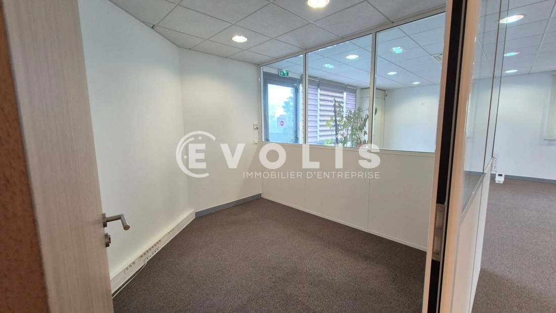 Photo 11 – location bureaux	MAGNY LE HONGRE (77700)