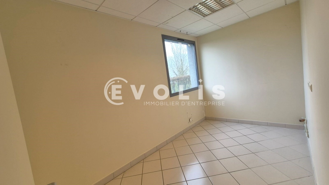 Photo 7 – location bureaux	MAGNY LE HONGRE (77700)