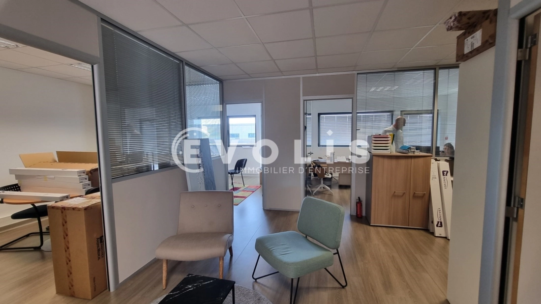 Photo 8 – vente bureaux	SERRIS (77700)