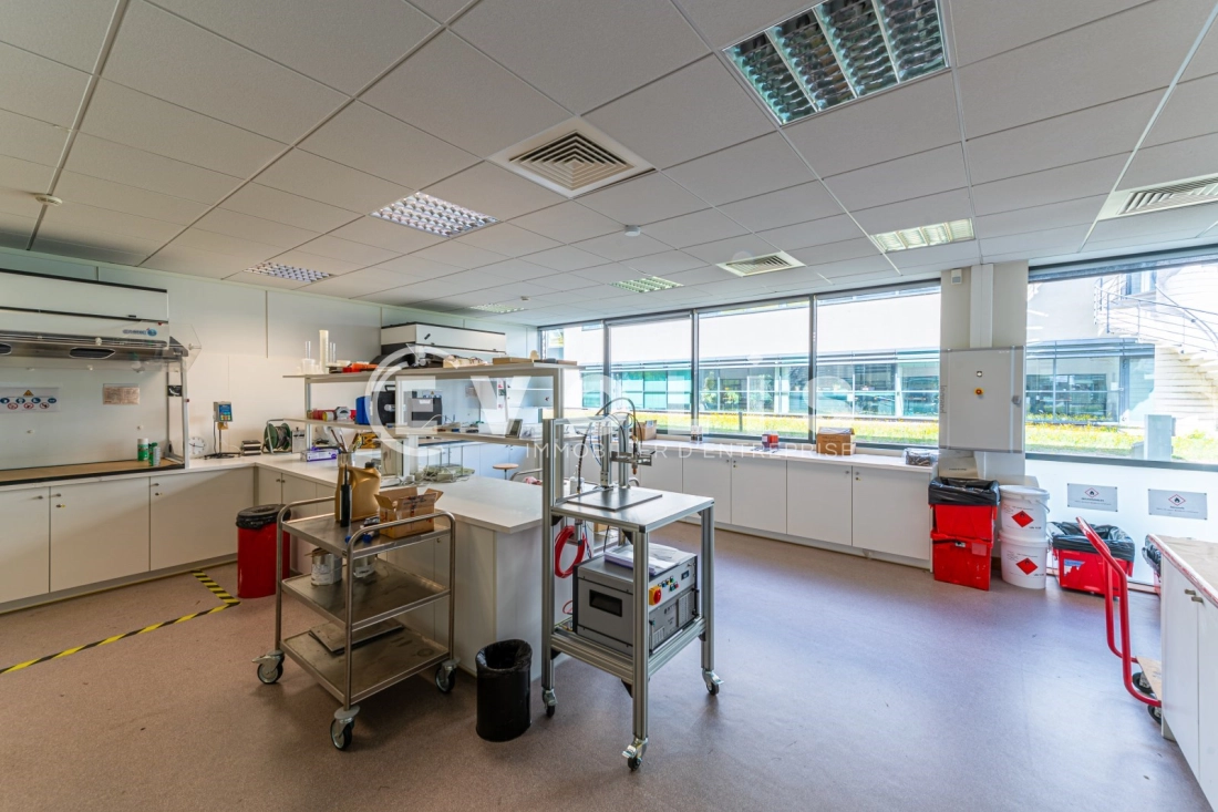 Photo 4 – vente bureaux	SERRIS (77700)