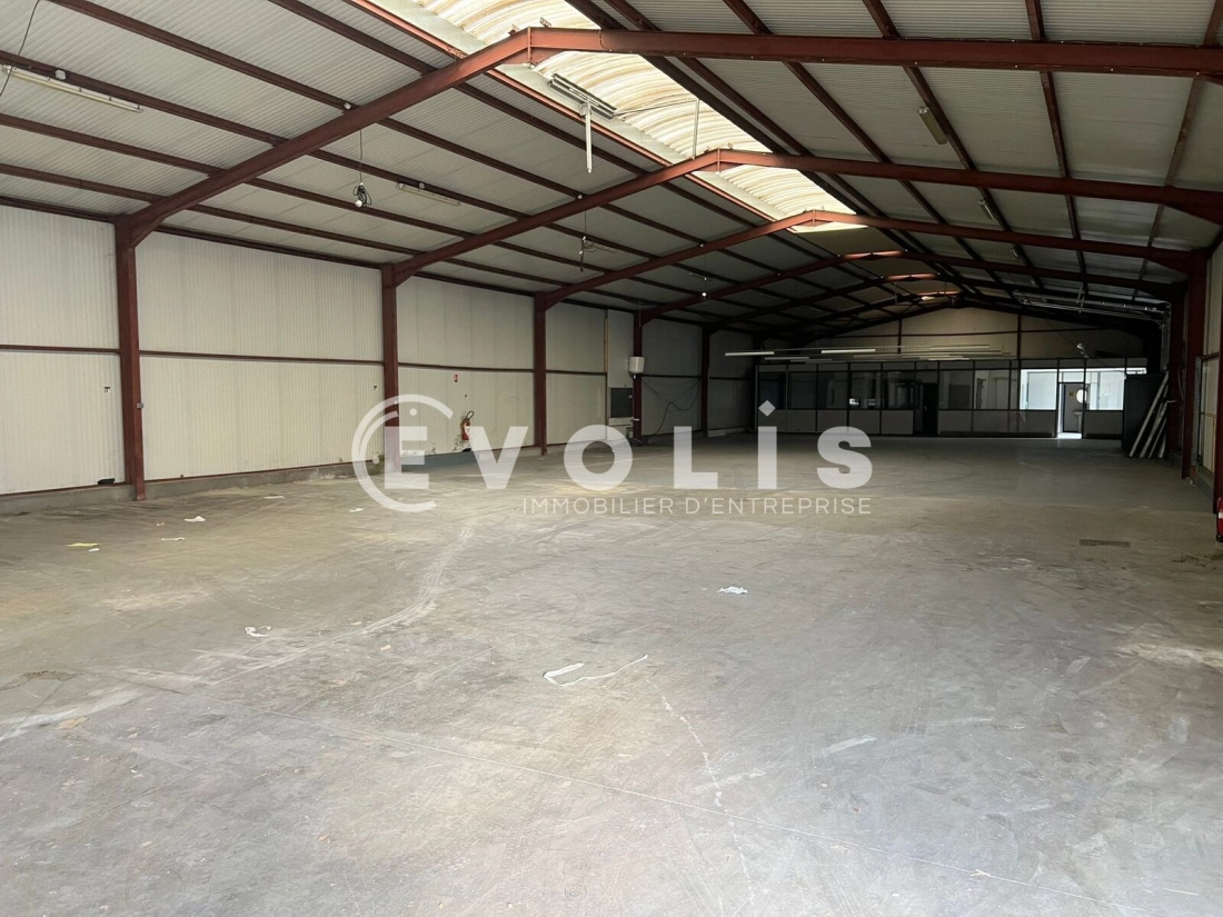 Photo 2 – location Entrepôts / activités	VENISSIEUX (69200)