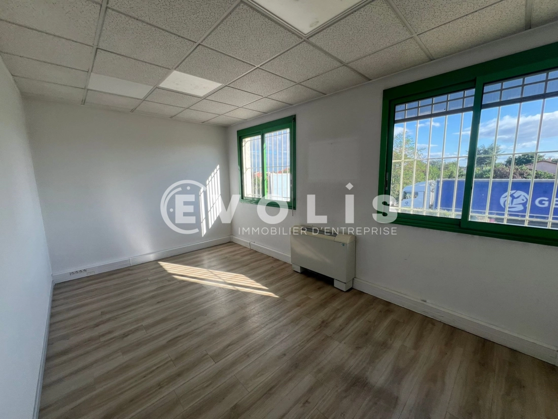 Photo 15 – vente Entrepôts / activités	CHASSIEU (69680)