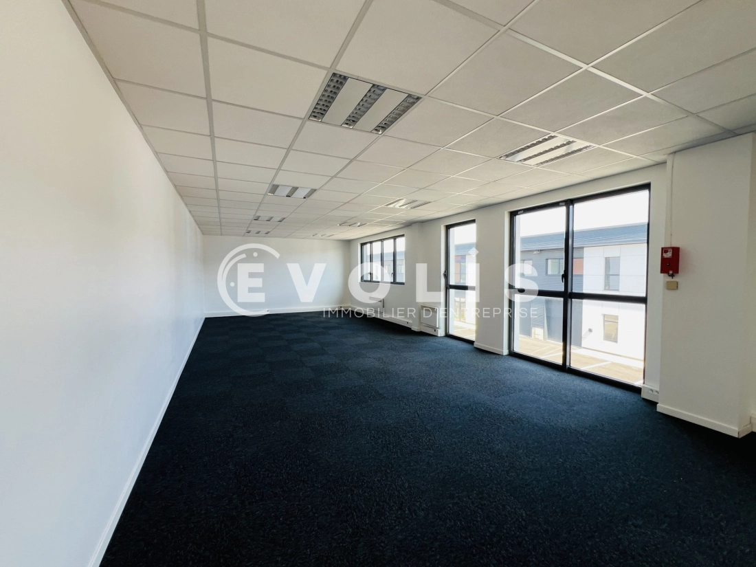 Photo 13 – location Entrepôts / activités	LIEUSAINT (77127)