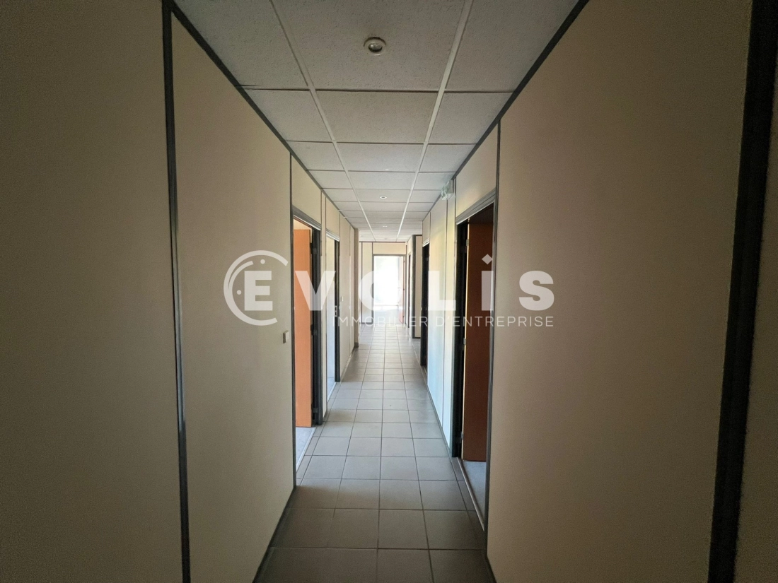 Photo 6 – vente Entrepôts / activités	SAINT QUENTIN FALLAVIER (38070)