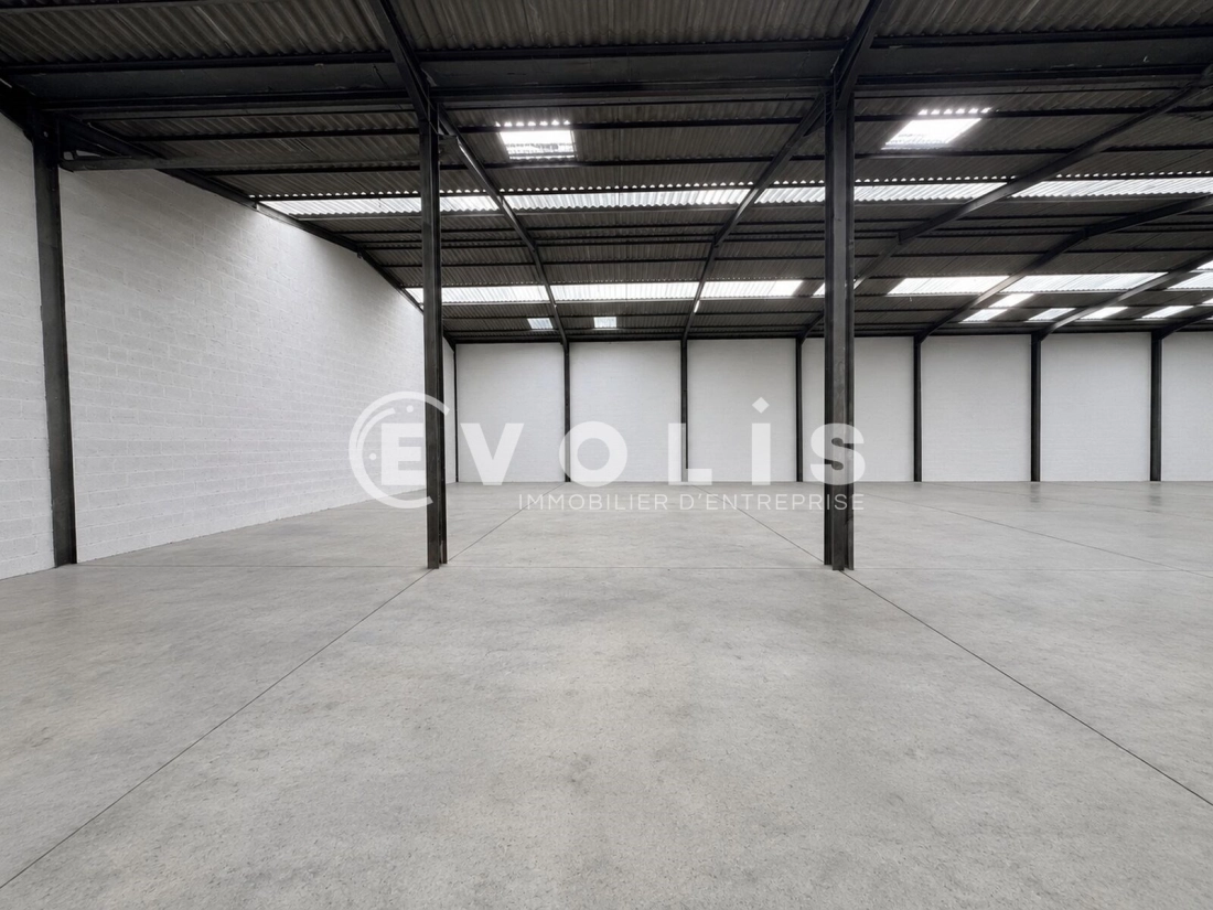 Photo 2 – location Entrepôts / activités	OZOIR LA FERRIERE (77330)