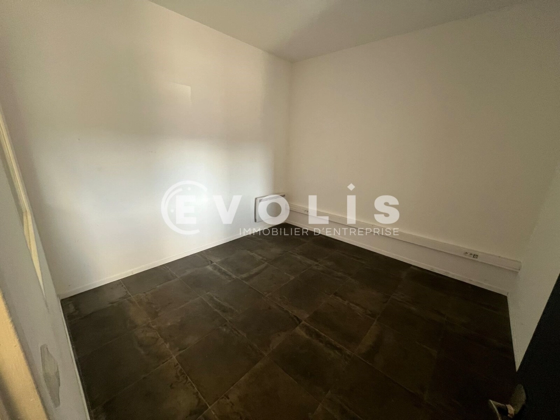 Photo 5 – location Entrepôts / activités	SAINT PRIEST (69800)