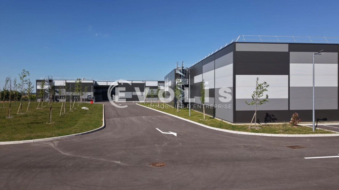 Photo 13 – vente Entrepôts / activités	JANNEYRIAS (38280)