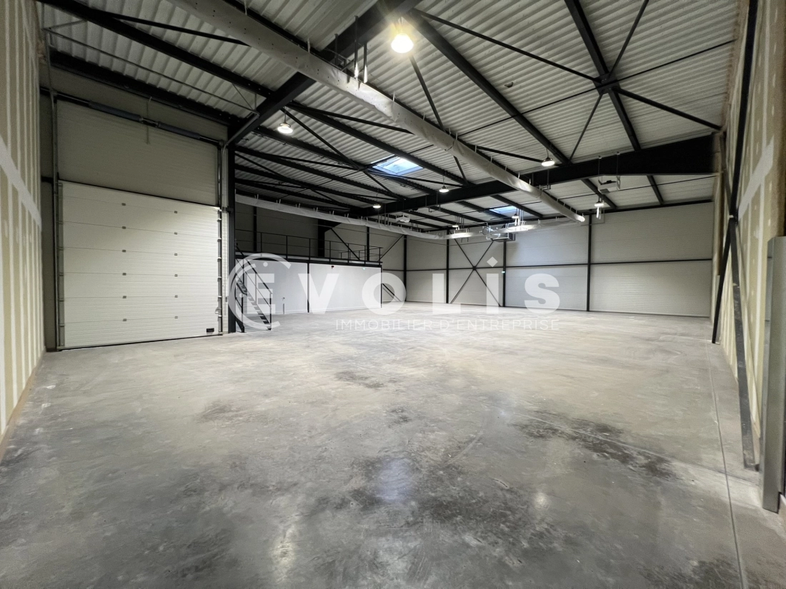 Photo 8 – location Entrepôts / activités	JANNEYRIAS (38280)