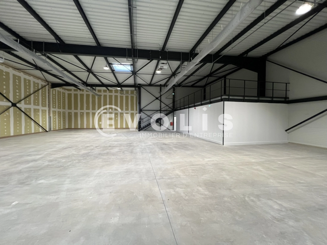 Photo 11 – location Entrepôts / activités	JANNEYRIAS (38280)