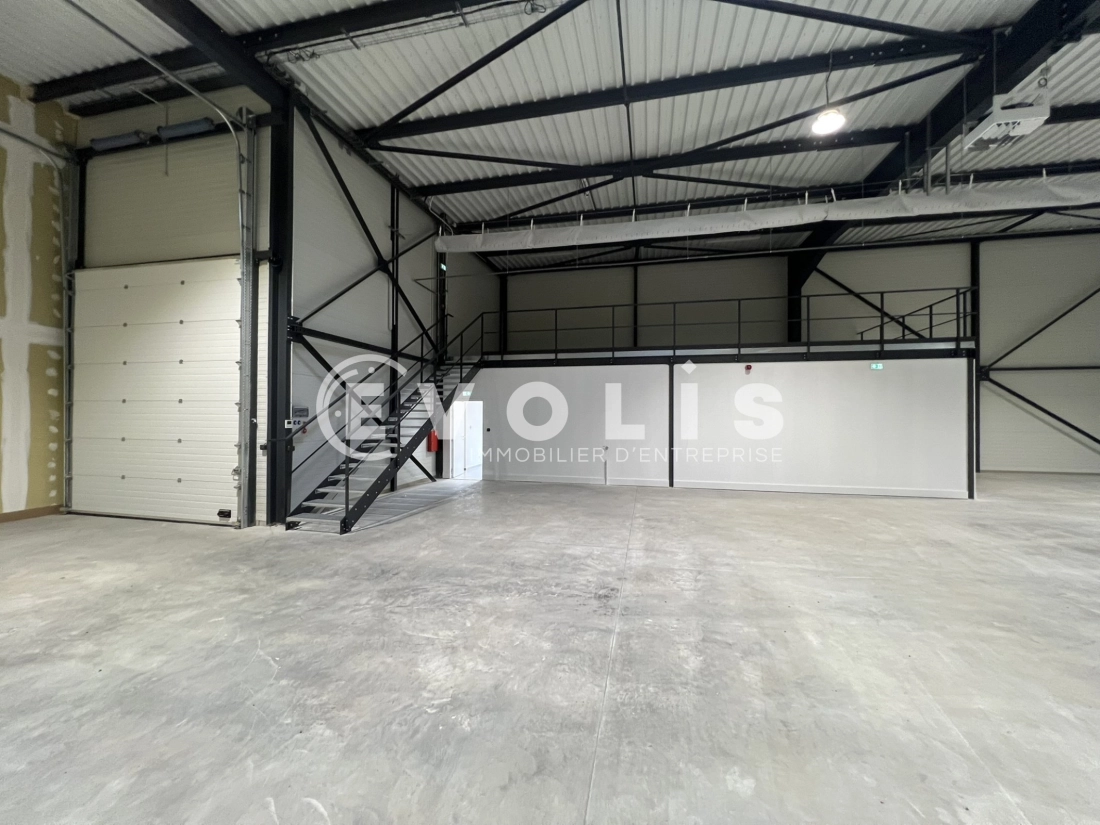 Photo 13 – location Entrepôts / activités	JANNEYRIAS (38280)