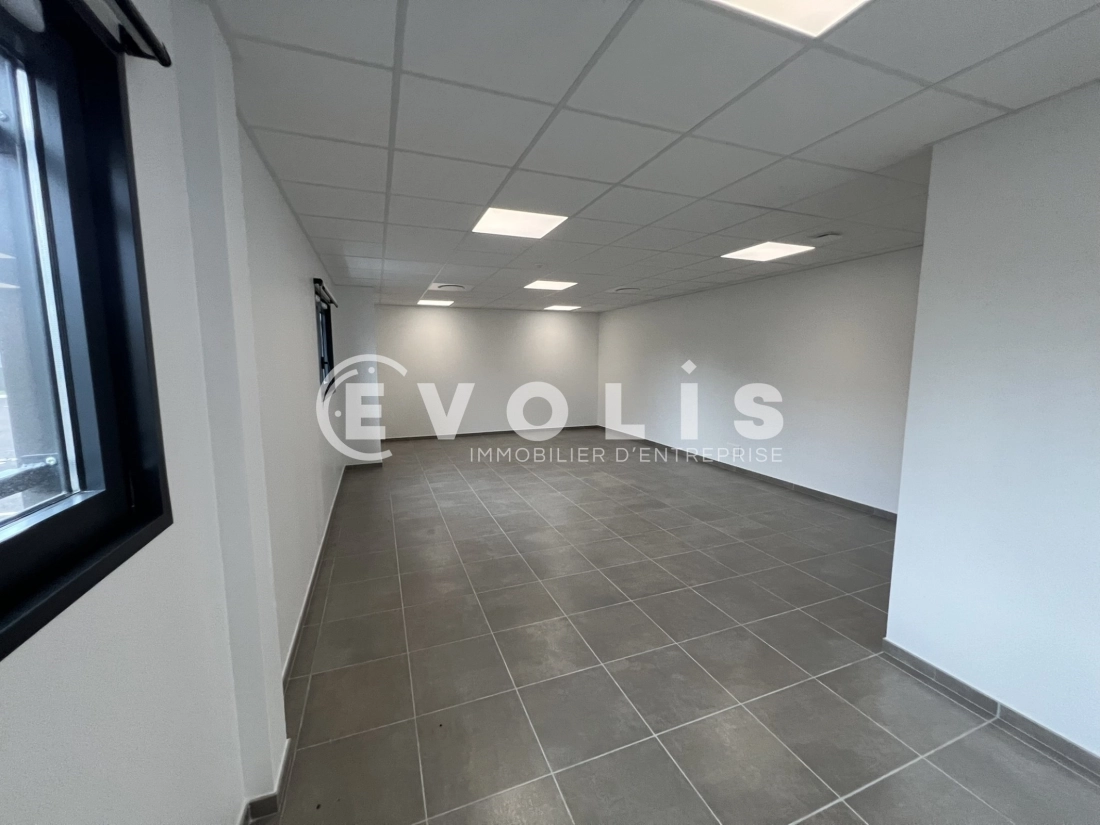 Photo 12 – vente Entrepôts / activités	JANNEYRIAS (38280)