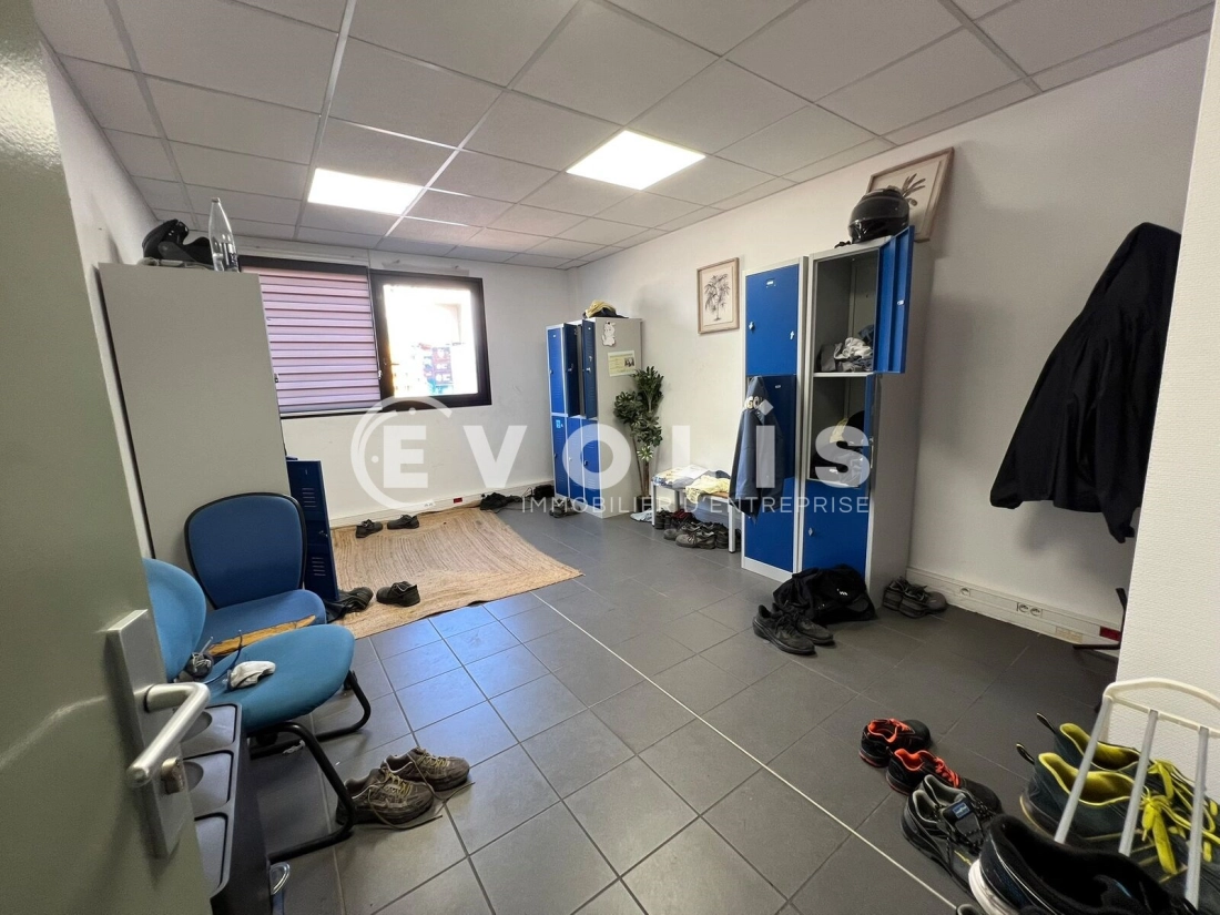Photo 11 – location Entrepôts / activités	VAULX EN VELIN (69120)