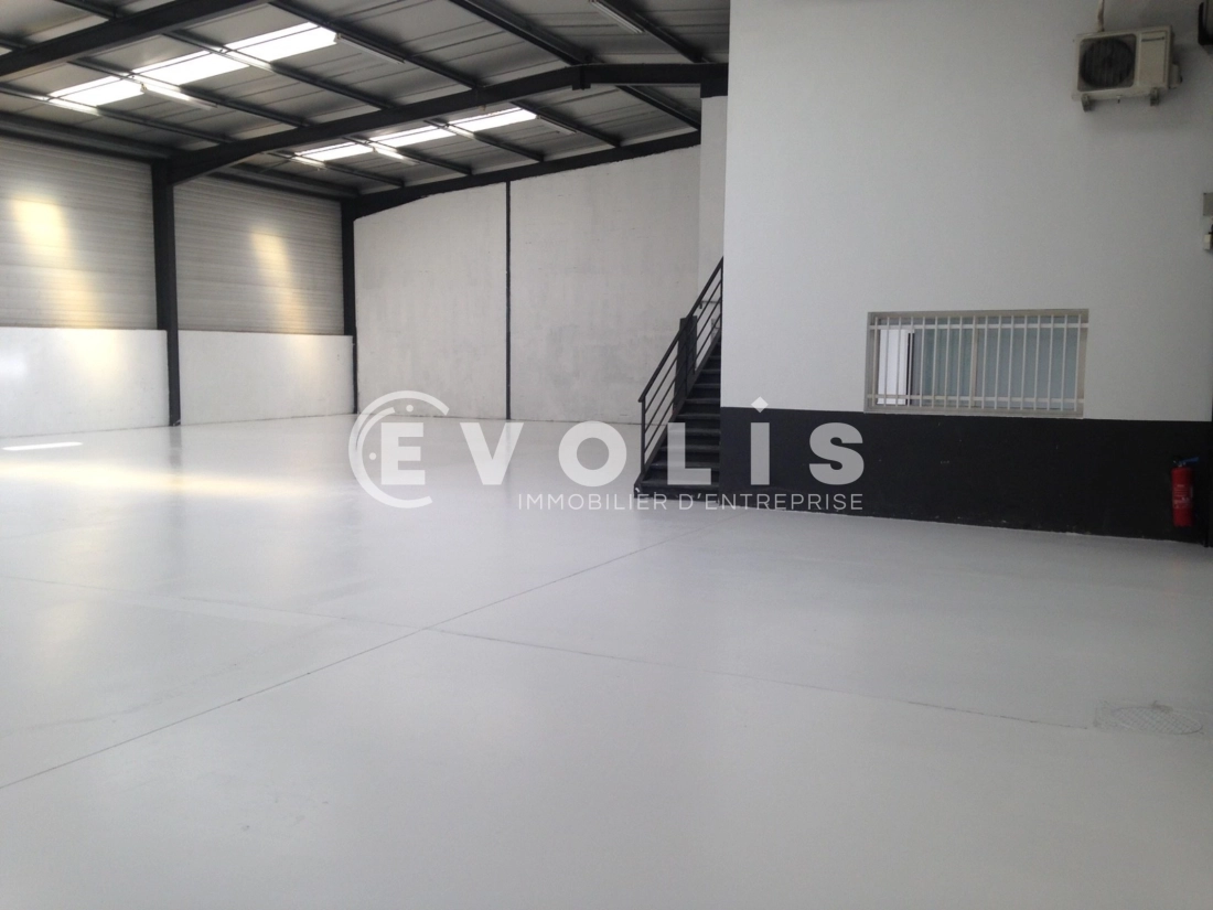 Photo 1 – location Entrepôts / activités	VENISSIEUX (69200)
