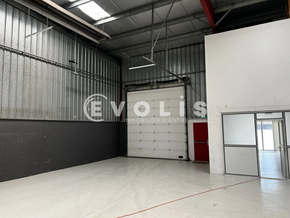 Photo 9 – location Entrepôts / activités	CHASSIEU (69680)
