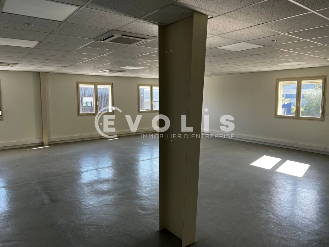 Photo 10 – location Entrepôts / activités	CHASSIEU (69680)