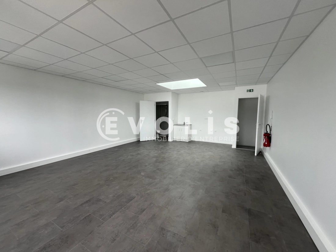 Photo 6 – location Entrepôts / activités	PERIGNY (94520)