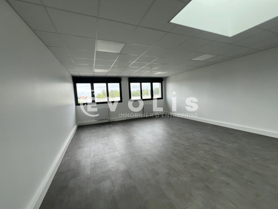 Photo 8 – location Entrepôts / activités	PERIGNY (94520)