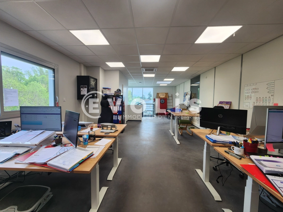 Photo 2 – location Entrepôts / activités	VOURLES (69390)