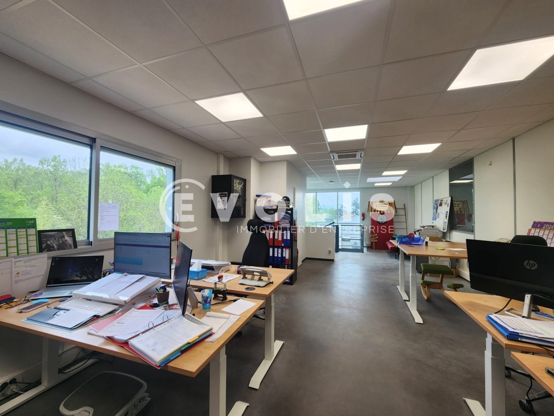 Photo 3 – location Entrepôts / activités	VOURLES (69390)