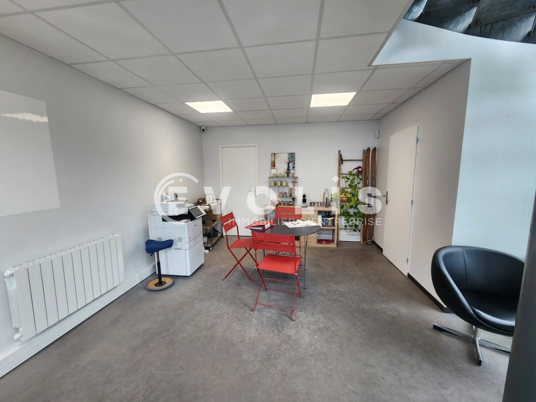 Photo 7 – location Entrepôts / activités	VOURLES (69390)