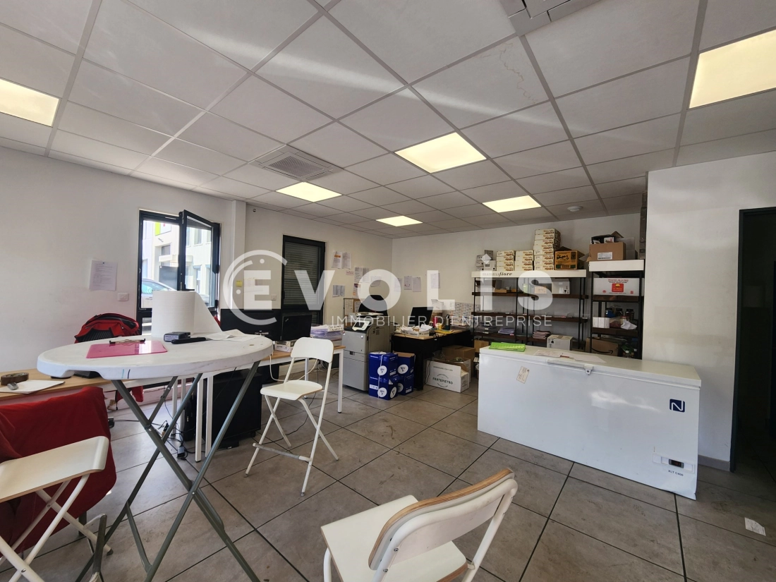 Photo 4 – location Entrepôts / activités	DECINES CHARPIEU (69150)