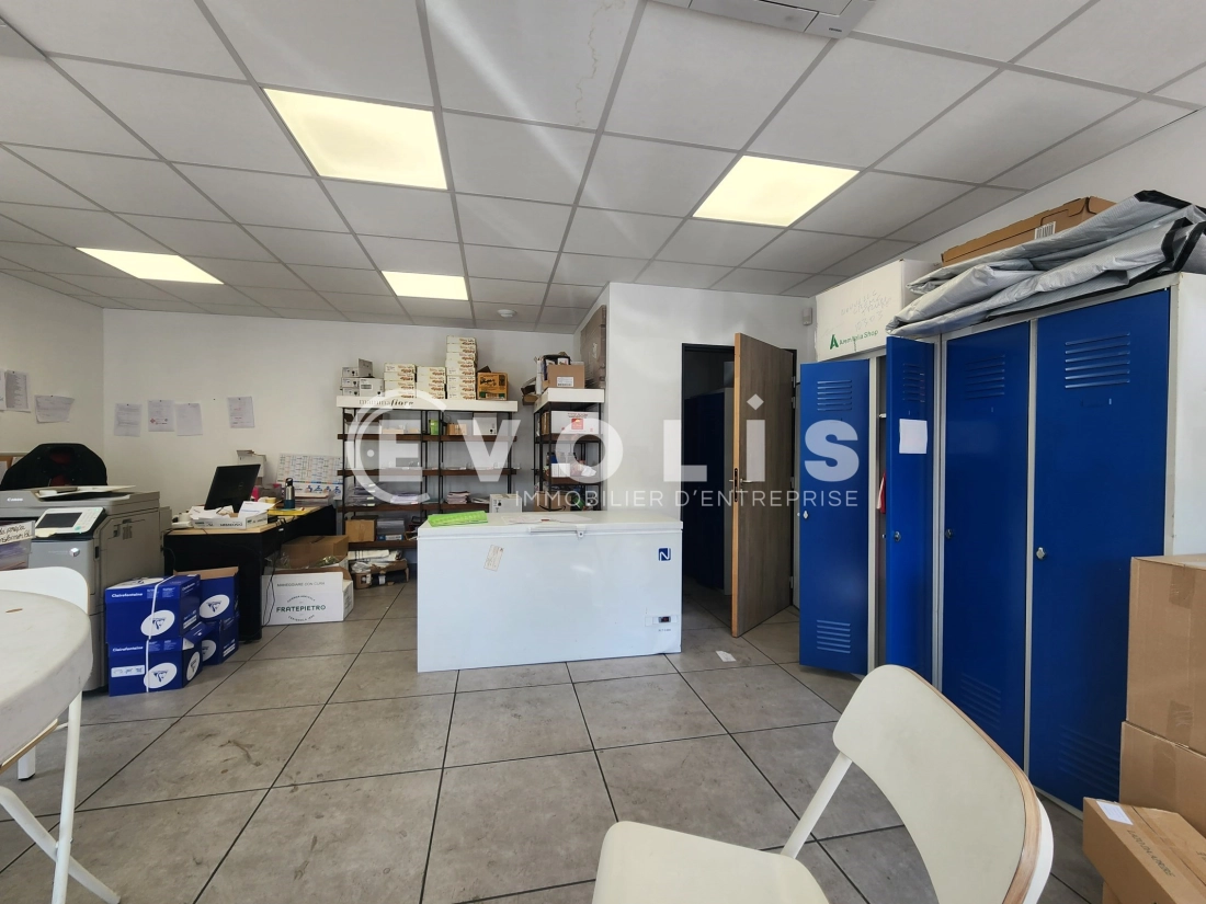 Photo 5 – location Entrepôts / activités	DECINES CHARPIEU (69150)