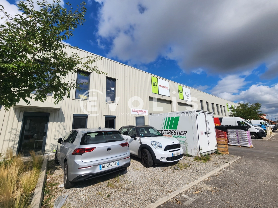 Photo 2 – location Entrepôts / activités	DECINES CHARPIEU (69150)