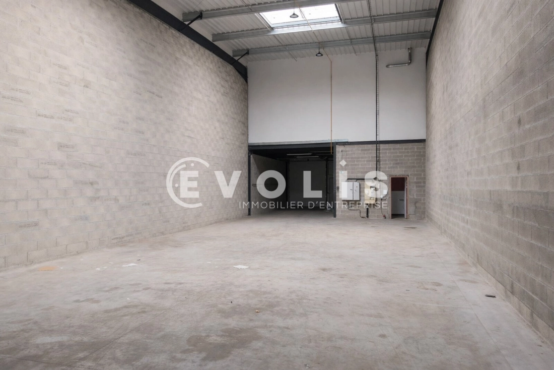 Photo 2 – location Entrepôts / activités	BUSSY SAINT GEORGES (77600)