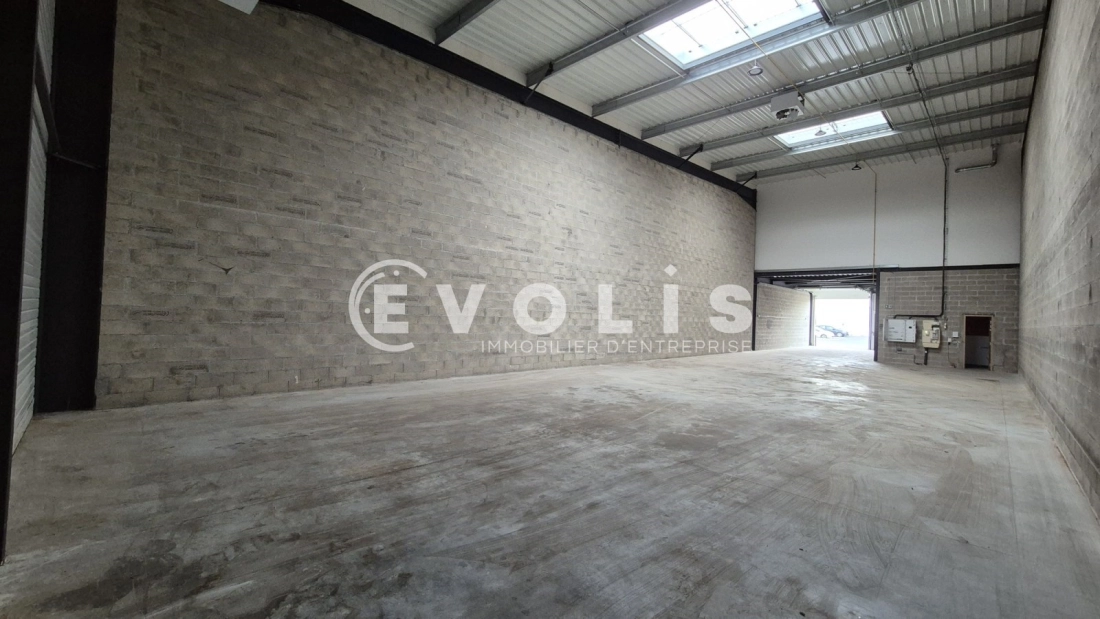 Photo 1 – location Entrepôts / activités	BUSSY SAINT GEORGES (77600)