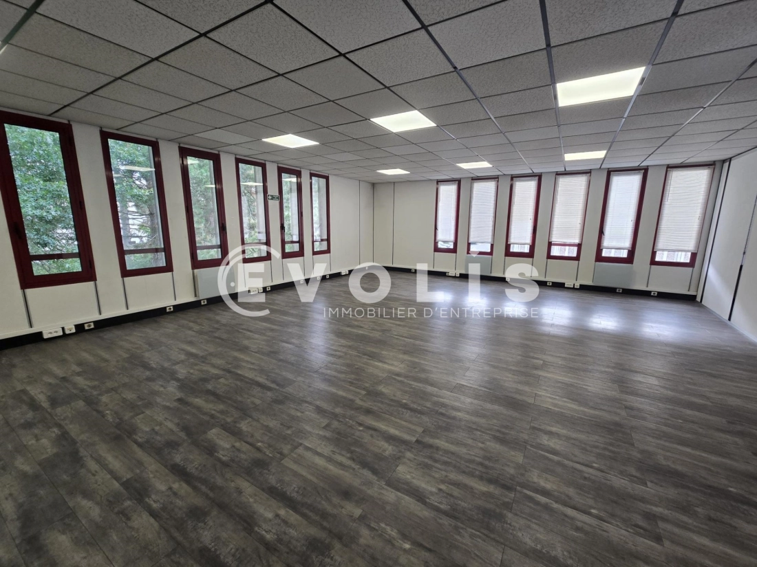 Photo 1 – location bureaux	LES ULIS (91940)