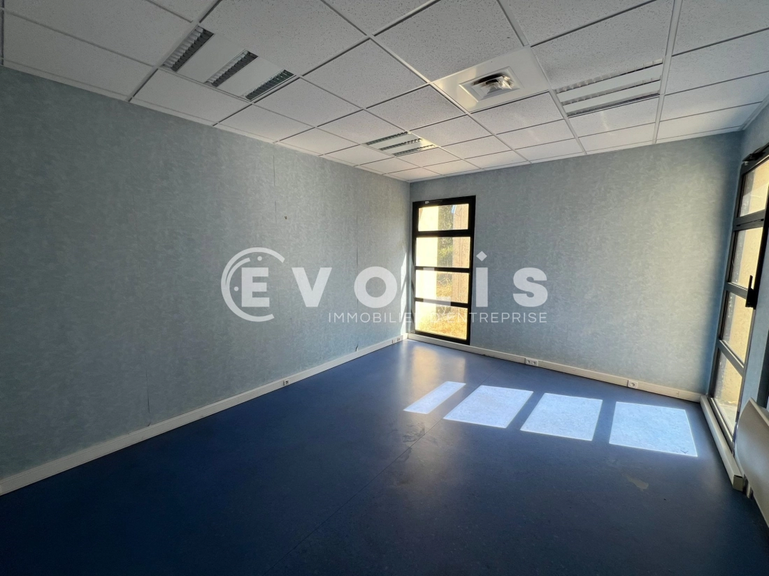 Photo 8 – vente Entrepôts / activités	SAINT QUENTIN FALLAVIER (38070)