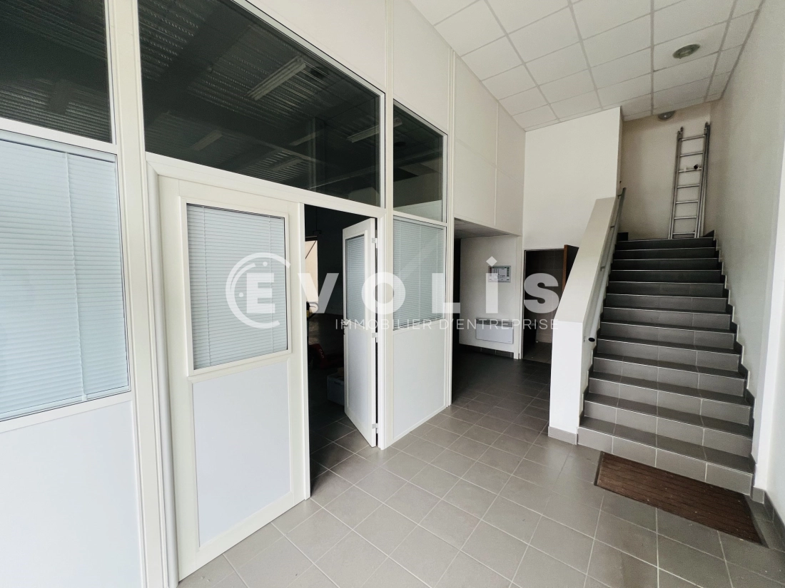 Photo 5 – location Entrepôts / activités	MONTEVRAIN (77144)